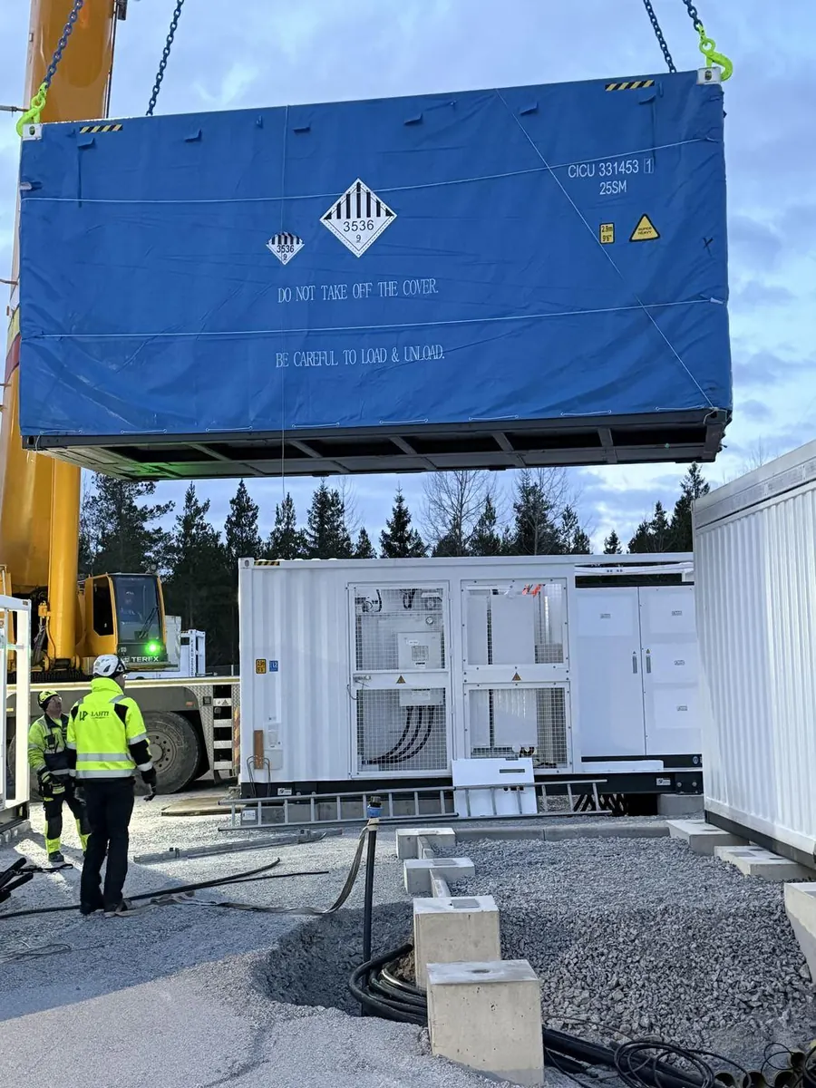 Løft over ferdig monterte enheter